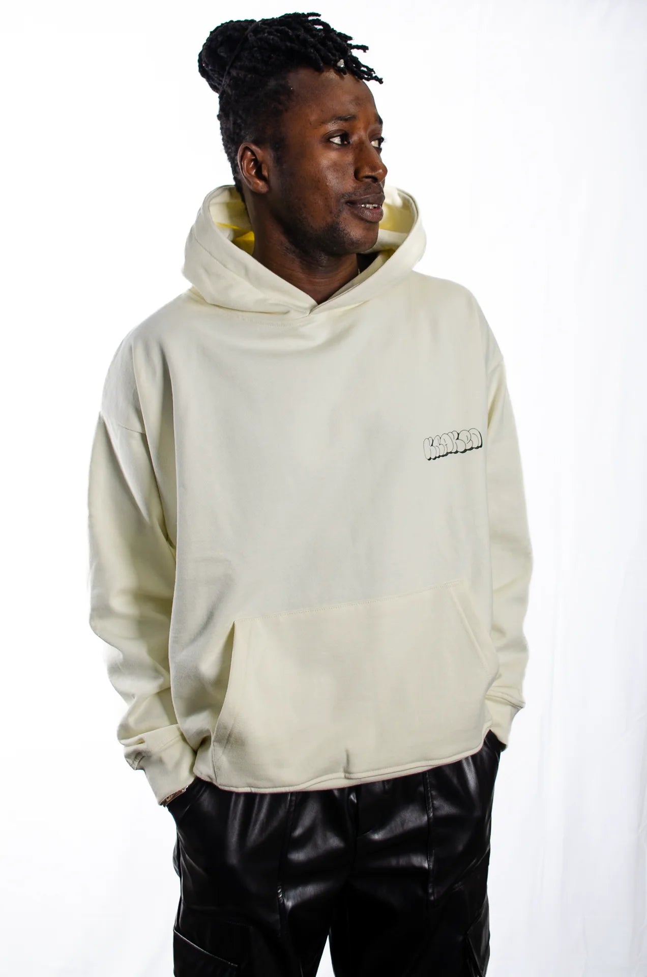 sudadera-streetwear-oversized-blanca-frontal-la-true-face_c6fff1e8-c812-4417-9139-7d4bde6b2922.webp