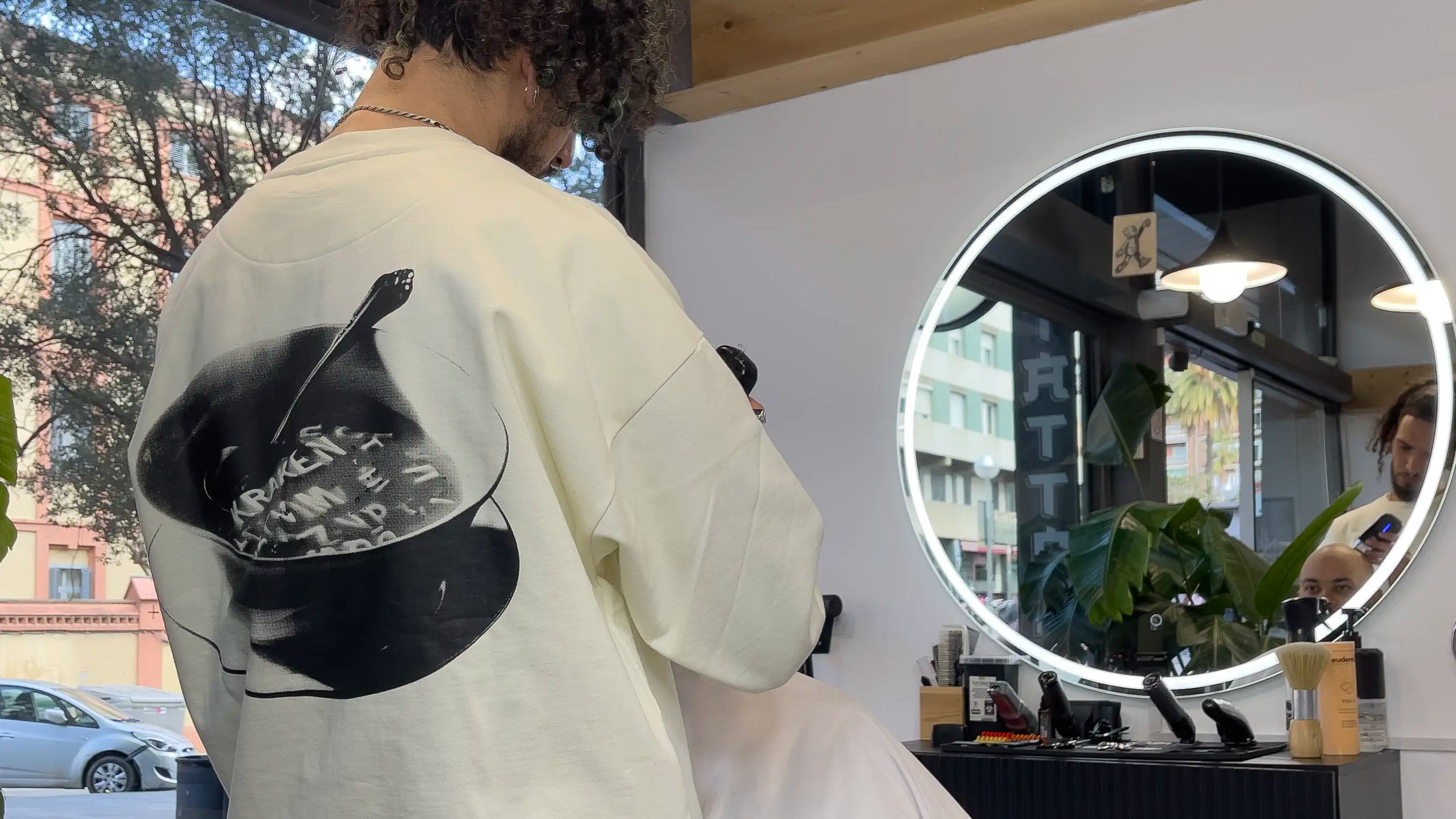 Streetwear Trends in Europe Spring/Summer 2025: The Return of the 90s and 00s